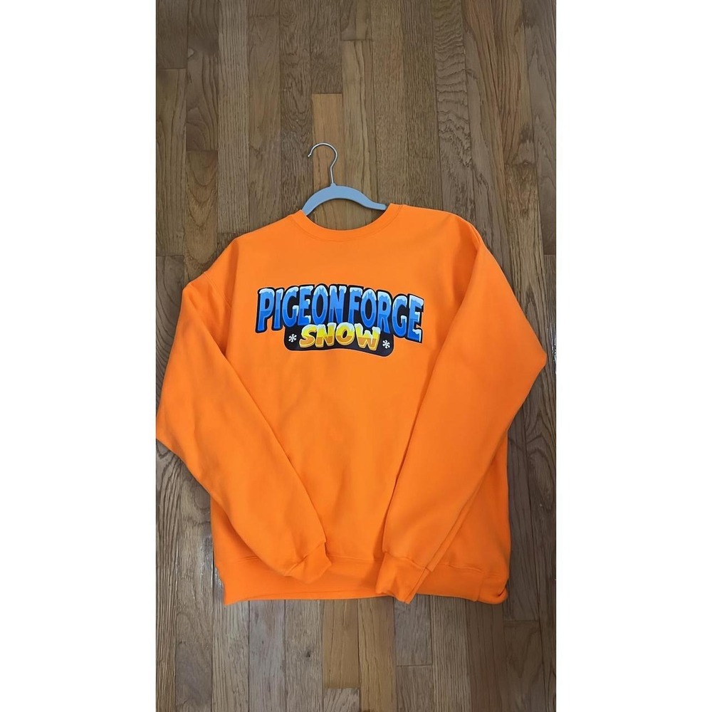Hanes EcoSmart Pigeon Forge Snow Sweatshirt Orange Crewneck Medium TN Souvenir - Picture 1 of 3